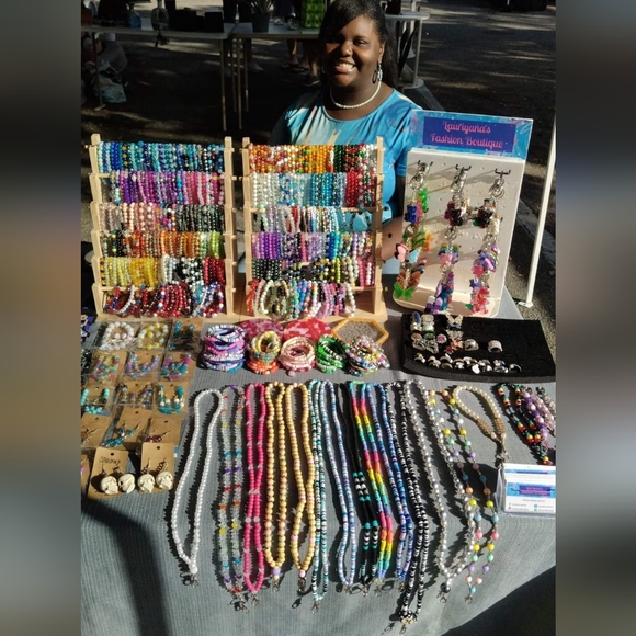 Unlisted inventory Bracelets not yet in the closet - Picture 1 of 4